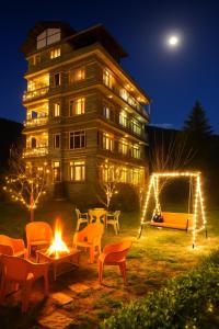 Shree Ram Cottage, Manali - 1,2,3 Bedroom Luxury Cottages Available