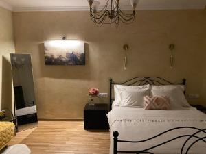 Romantic Old Town Hideaway