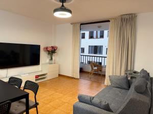 Los Cristianos, walking to Beach, High speed Wifi