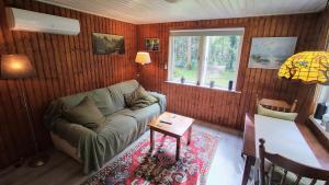 Vrijstaand in het bos met privé sauna