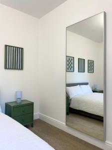 Modern 2-bedroom apartment with parking, Peterhead