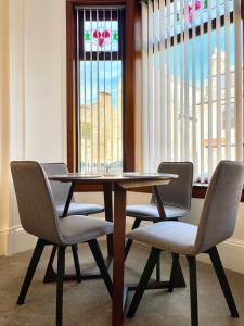 Modern 2-bedroom apartment with parking, Peterhead