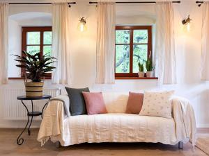 Chalupa mezi stezkami