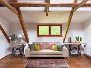 Chalupa mezi stezkami