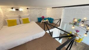 Квартира-студія в історичному центрі міста біля Центральної площі