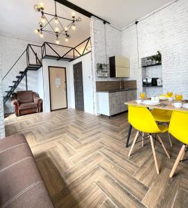 Квартира-студія в історичному центрі міста біля Центральної площі