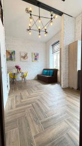 Квартира-студія в історичному центрі міста біля Центральної площі