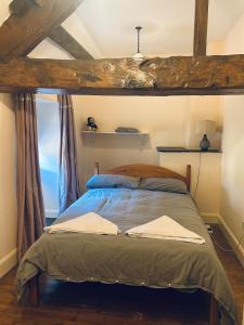 Bailey Glace Farmhouse Monmouth