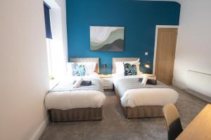 Modern 3B Home, ideal For Families and Contrators!