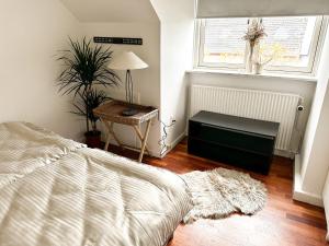 Deluxe Apartment on the Main Street with Free Parking & Late Checkout