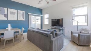 Landing Incredible 1BD Pool