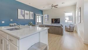 Landing Incredible 1BD Pool