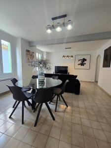 Lécrin des Halles 81 m2 Alès center 8 Beds