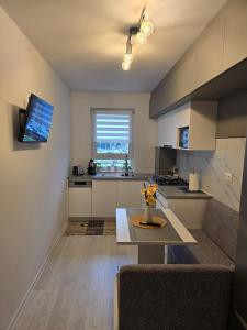 Kriss Cozy White Studio