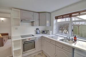 Stylish spacious apartment near airport, Rawdon