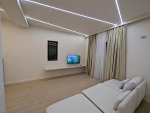 Zenith DM 4 Otopeni and Therme Self Check-in and Free Parking