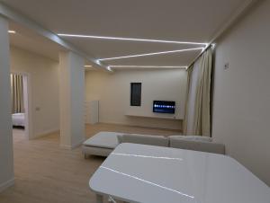 Zenith DM 4 Otopeni and Therme Self Check-in and Free Parking