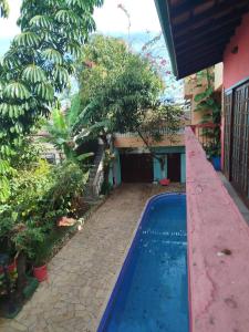 Aluga se 2 Suites, com Piscina e espaço Gourmet, casa compartilhada com outras suítes e outros hóspedes