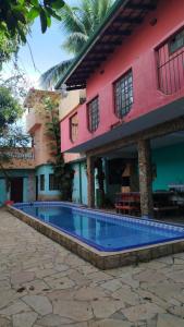 Aluga se 2 Suites, com Piscina e espaço Gourmet, casa compartilhada com outras suítes e outros hóspedes