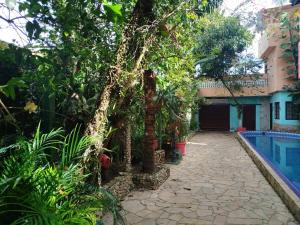 Aluga se 2 Suites, com Piscina e espaço Gourmet, casa compartilhada com outras suítes e outros hóspedes