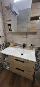 Appartement les hauts de balaruc L escapade T2 rénové parking climatisation et piscine