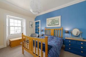 Flat 2 - Georgian apartment on The Square