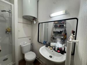 Shared room for 1 male traveler under 30s, -30ans