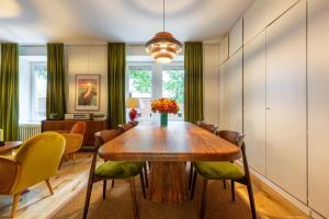 Retro Suite Stylish 2 Bedroom Apartment near Central Station