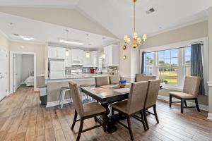 End Unit Myrtlewood Resort Near Beach & Golf, Spacious stays