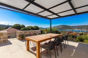 Luxury Villa Mare Heated Pool and Sea Views