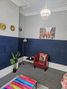 3 Bedroom Saks - 2 Living Area House in Newland Ave Hull