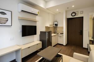 Modern Studio with Kitchenette Near Cyberhub and Airport