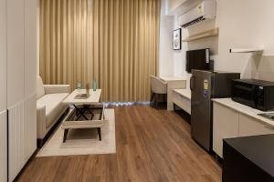 Modern Studio with Kitchenette Near Cyberhub and Airport