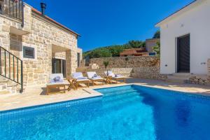 Luxury Villa Mare Heated Pool and Sea Views