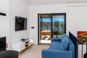 Authentic Premium Villa with Sea View and Heated Pool