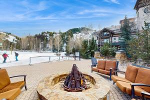 Spruce Tree Lodge #202