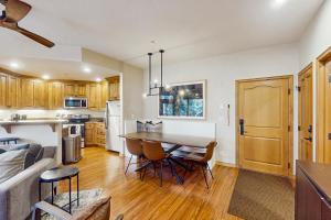 Spruce Tree Lodge #202