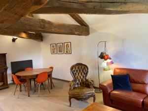 Château Frontonas gîte ferme