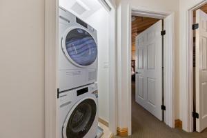 Luxury 4BR Retreat Near Northstar Sleeps 10