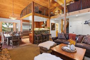 Luxury 4BR Retreat Near Northstar Sleeps 10