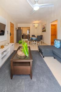 Oasis cerca del mar #1