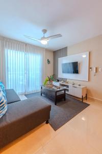 Oasis cerca del mar #1