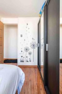 Charming Apartment with Jacuzzi in Central Location