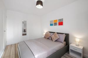 Stylish 1 Bed Apt 4 Min to Airport WiFi & Parking