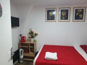 AMH Hotel - Greenford Station