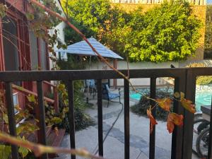 Toluca Woods Burbank and N Hollywood 1Bed 1bath Pool House