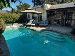 Toluca Woods Burbank and N Hollywood 1Bed 1bath Pool House
