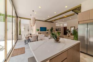 Villa Tulipan Modern 4 bedroom 4 bathroom and private pool