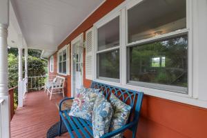 Cozy Coastal Cottage