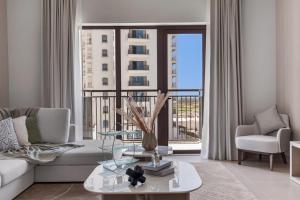 Luxury 1 bedroom Partial Golf & Water Views & F1